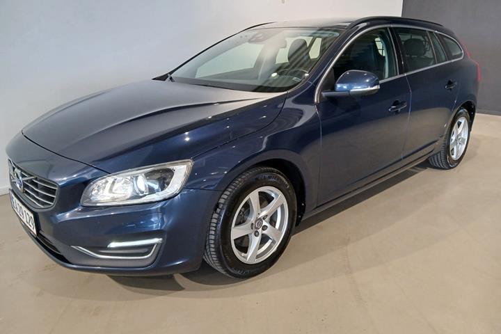 Blå Volvo V60 fra 2015 set udefra
