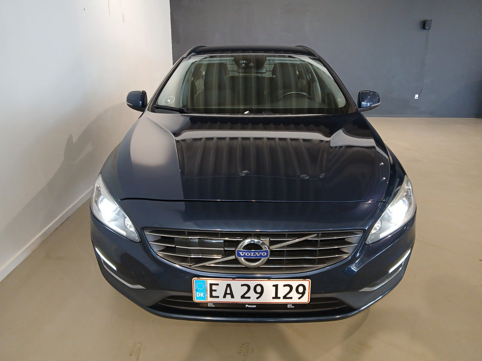 Blå Volvo V60 fra 2015
