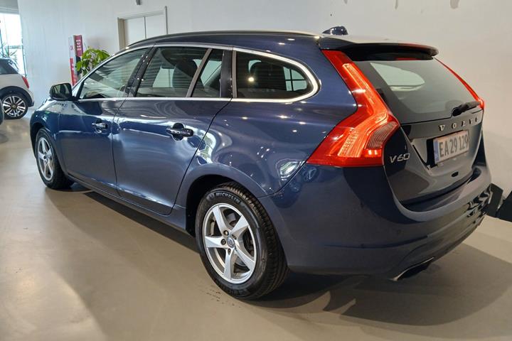 Blå Volvo V60 fra 2015