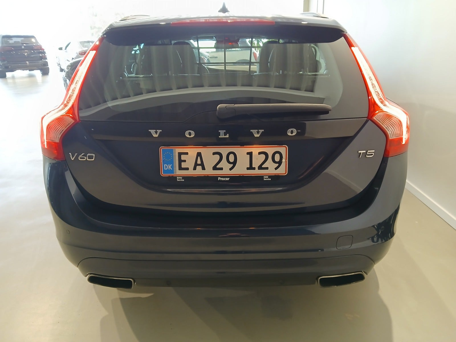 Blå Volvo V60 fra 2015