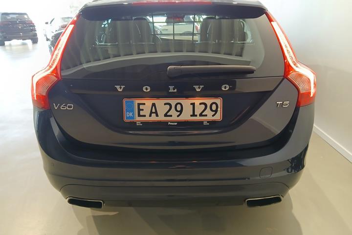 Blå Volvo V60 fra 2015