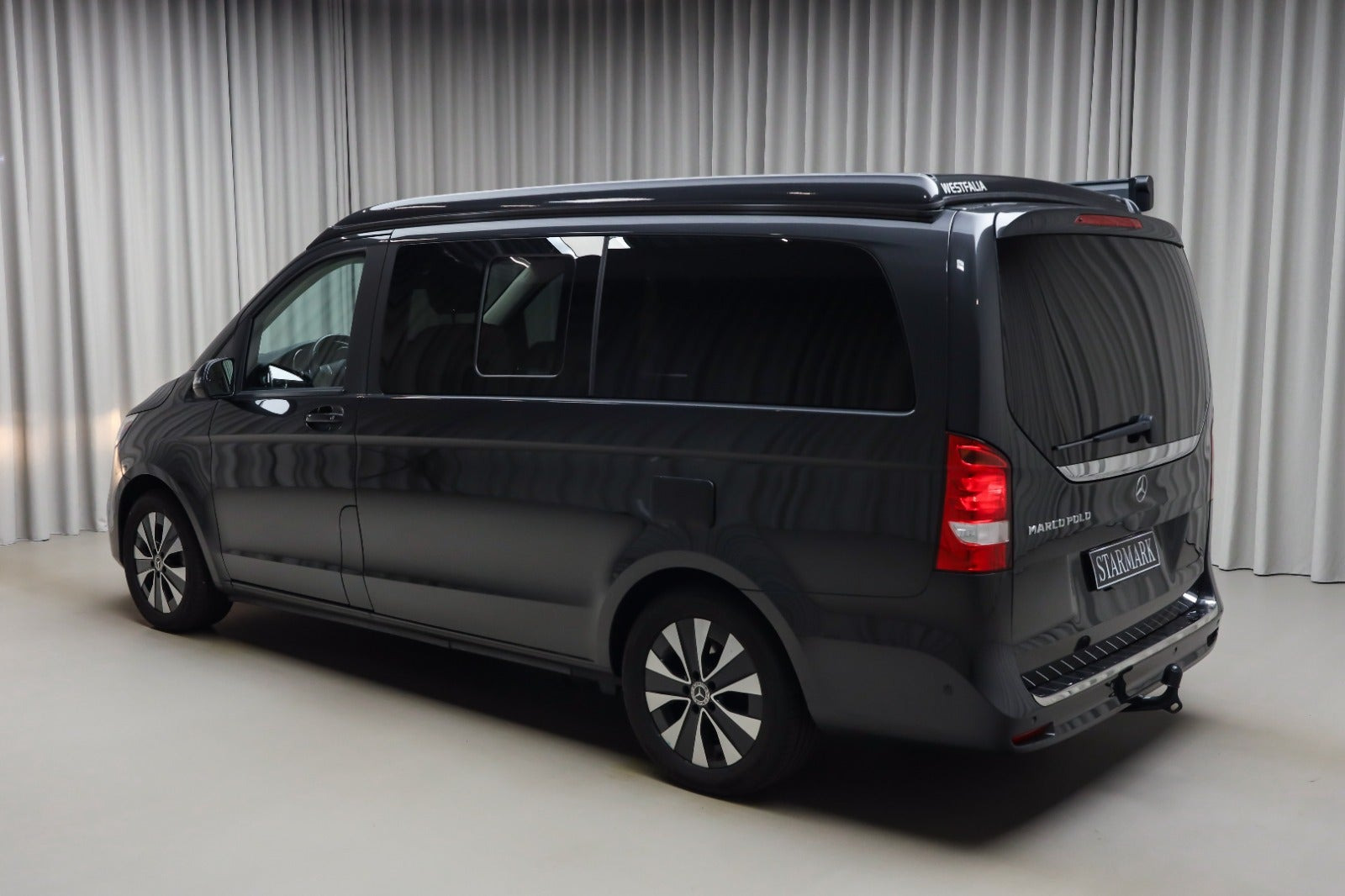 Grå Mercedes V220 d fra 2021