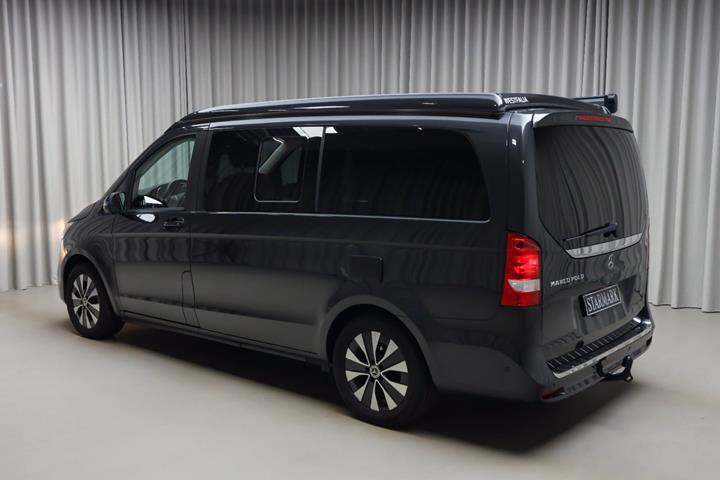 Grå Mercedes V220 d fra 2021