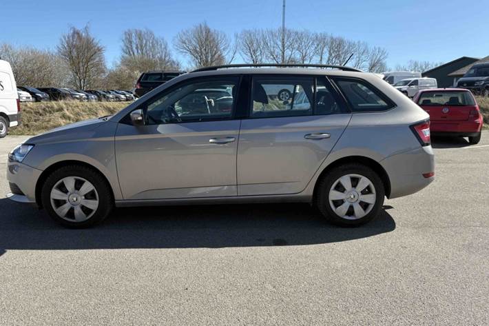 Beige Skoda Fabia fra 2019