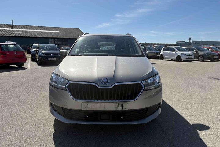 Beige Skoda Fabia fra 2019