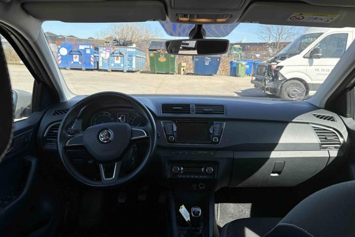 Beige Skoda Fabia fra 2019