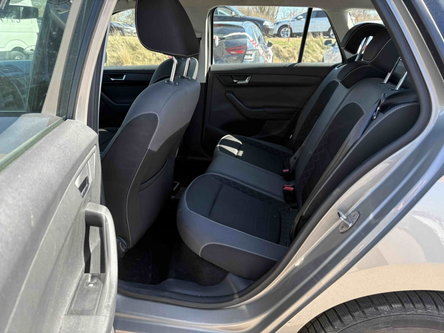 Beige Skoda Fabia fra 2019