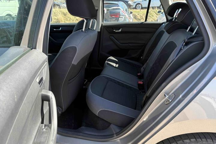Beige Skoda Fabia fra 2019