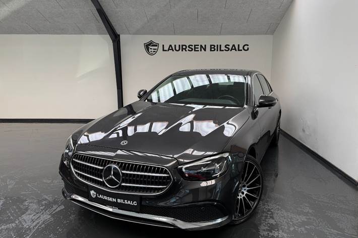 Grå Mercedes E300 e fra 2021