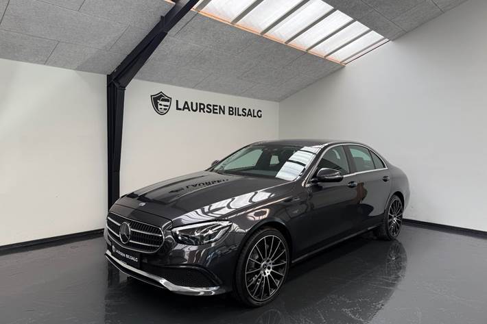 Grå Mercedes E300 e fra 2021