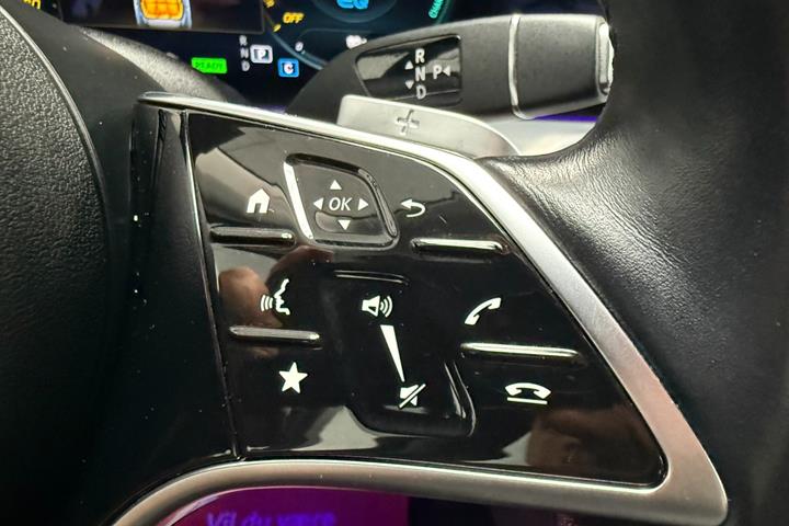 Grå Mercedes E300 e fra 2021