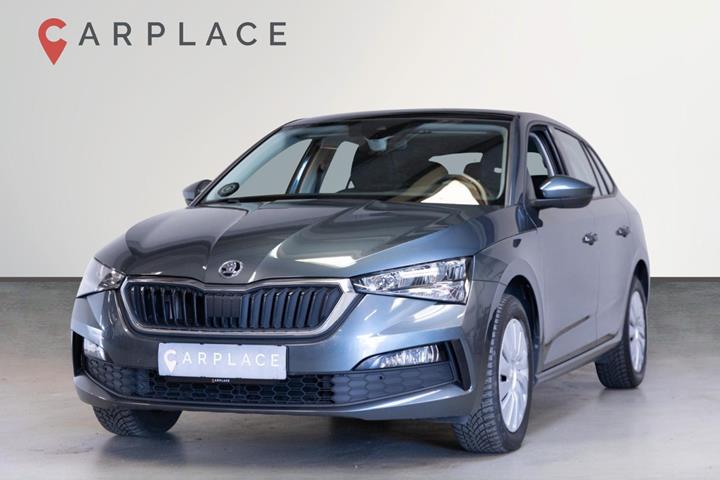 Grå Skoda Scala fra 2021 set udefra