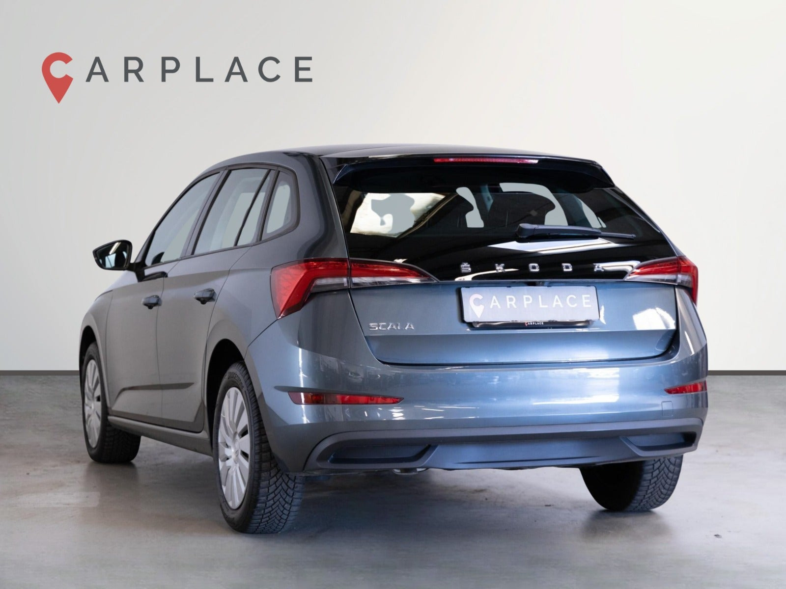 Grå Skoda Scala fra 2021