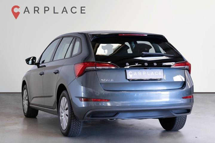 Grå Skoda Scala fra 2021