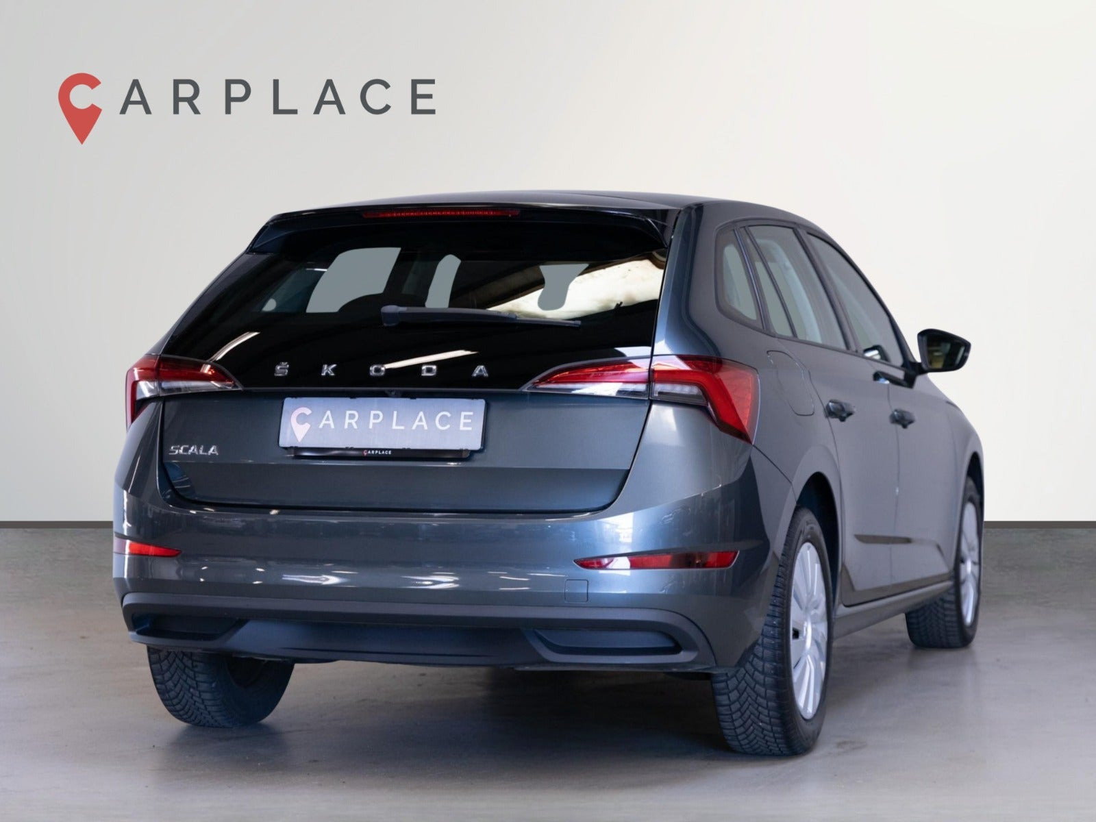 Grå Skoda Scala fra 2021