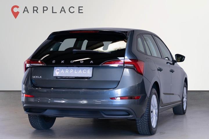 Grå Skoda Scala fra 2021