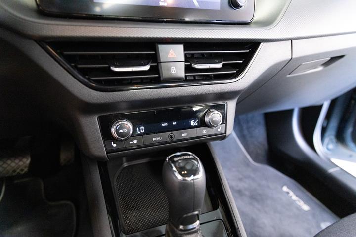 Grå Skoda Scala fra 2021