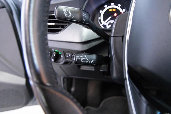 Grå Skoda Scala fra 2021