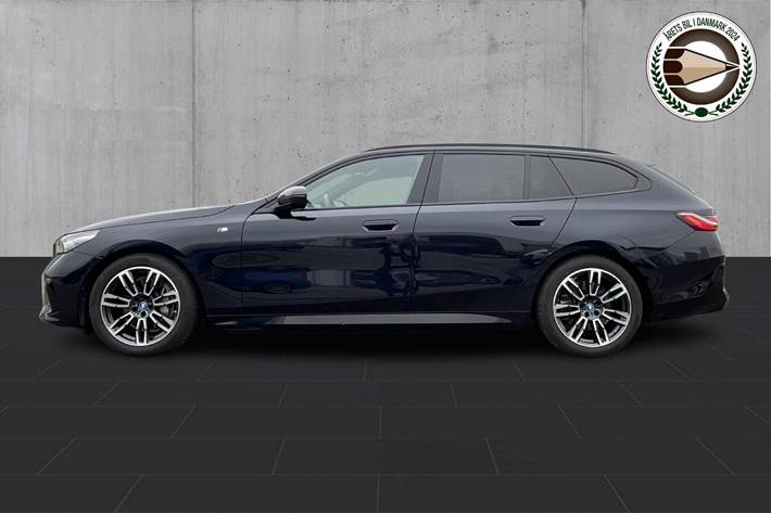 Sort BMW i5 fra 2025