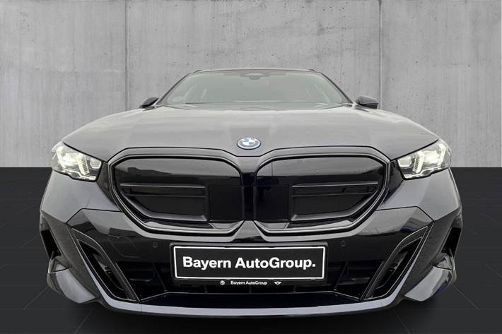 Sort BMW i5 fra 2025