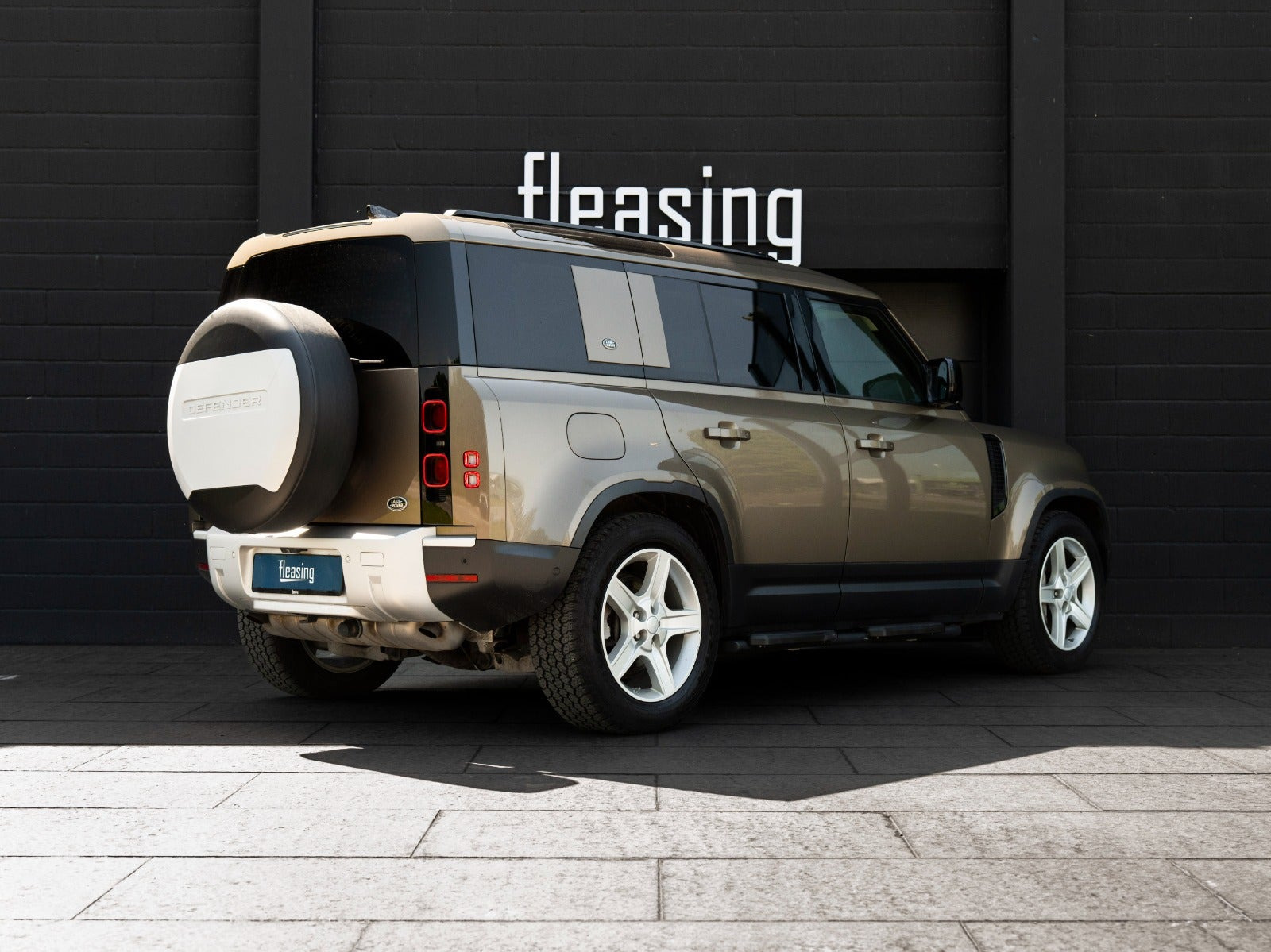 Bronze Land Rover Defender 110 fra 2020