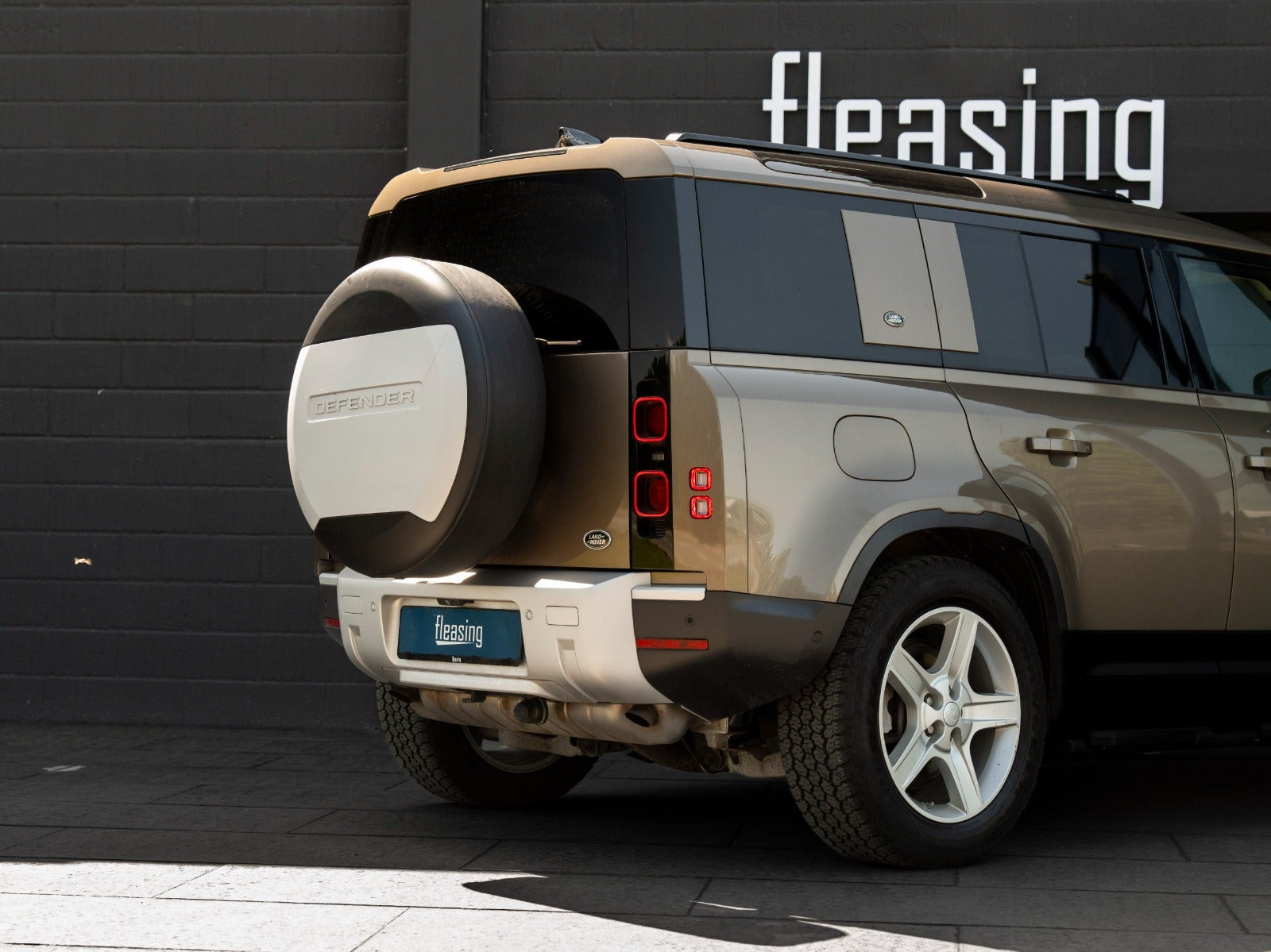 Bronze Land Rover Defender 110 fra 2020