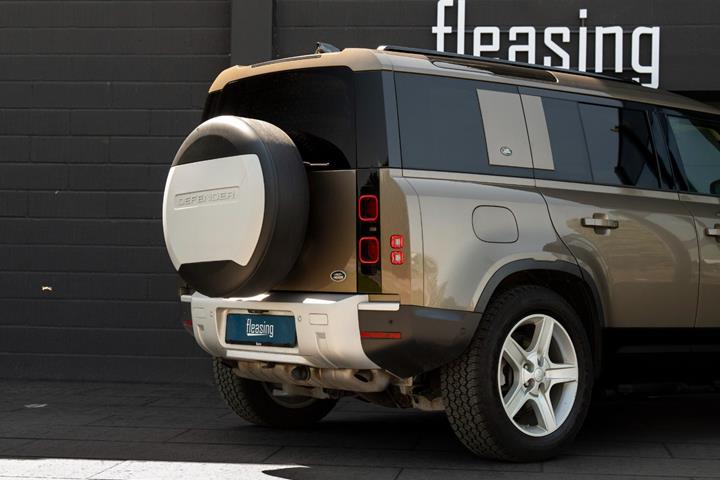 Bronze Land Rover Defender 110 fra 2020