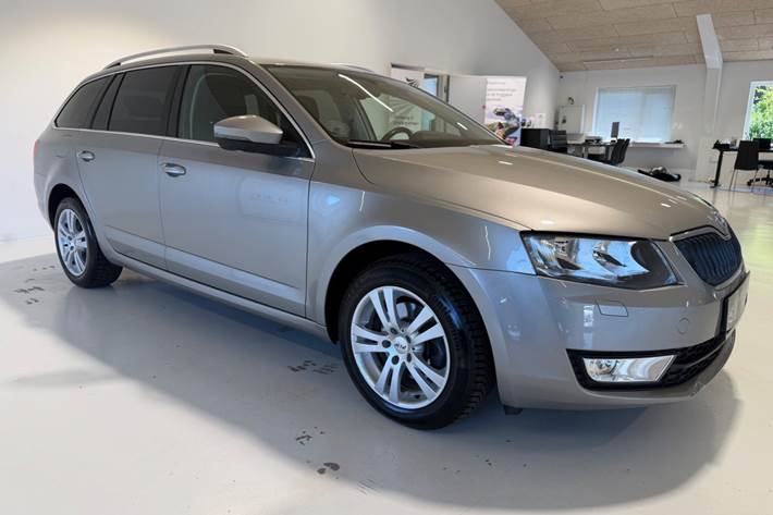 Sølv Skoda Octavia fra 2015