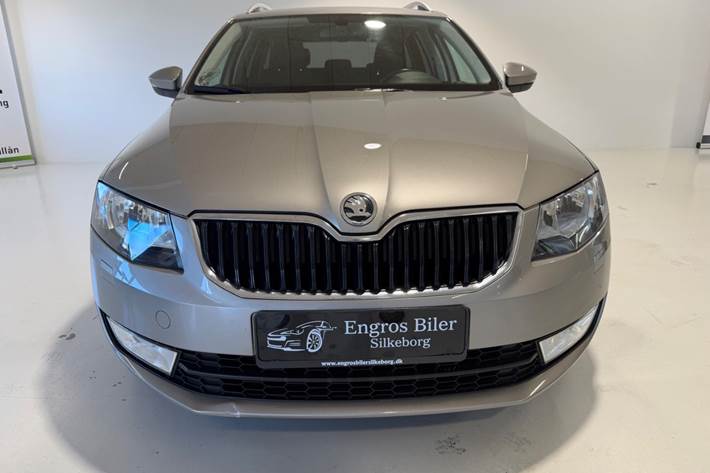 Sølv Skoda Octavia fra 2015