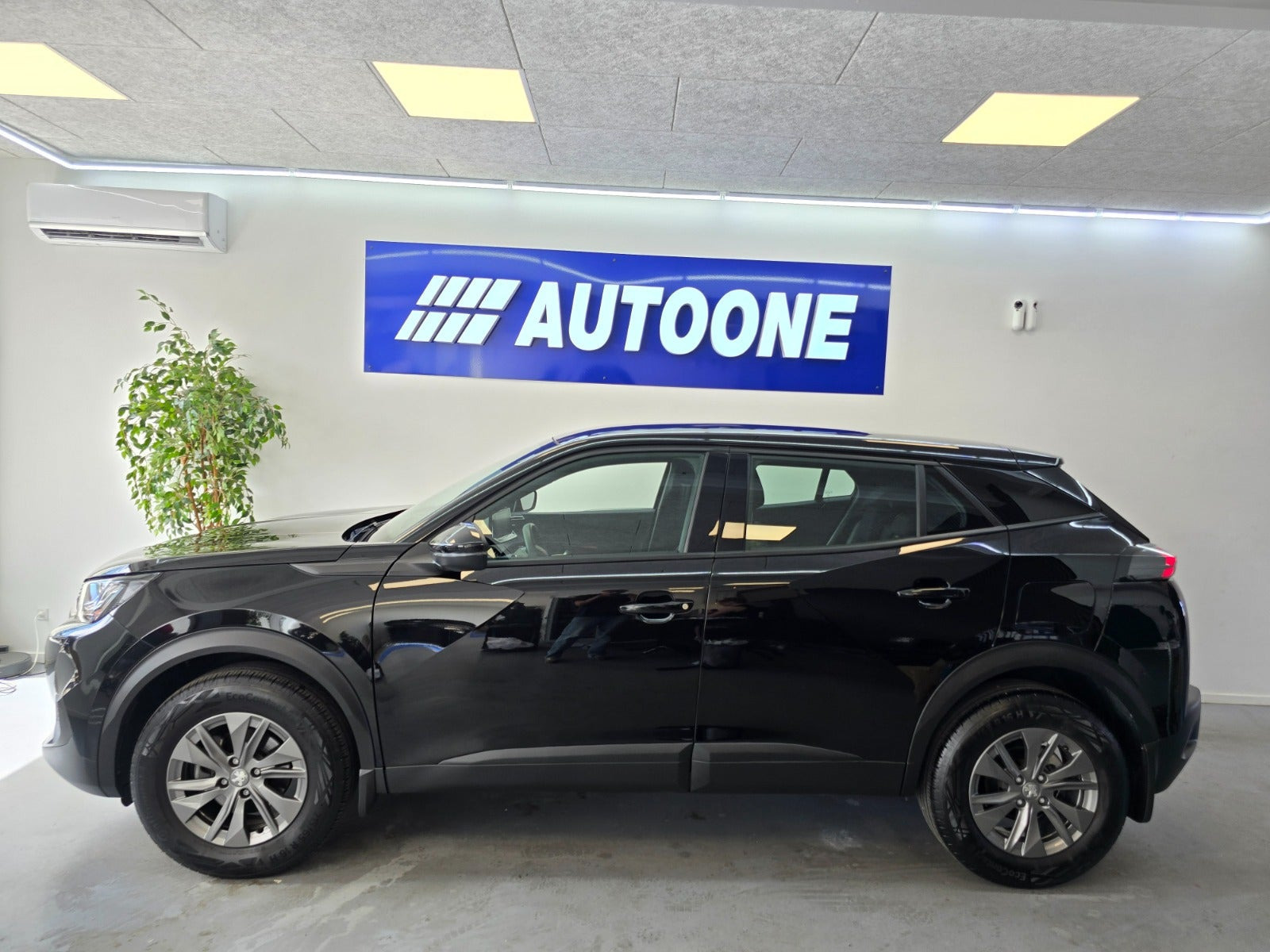 Sort Peugeot 2008 fra 2023