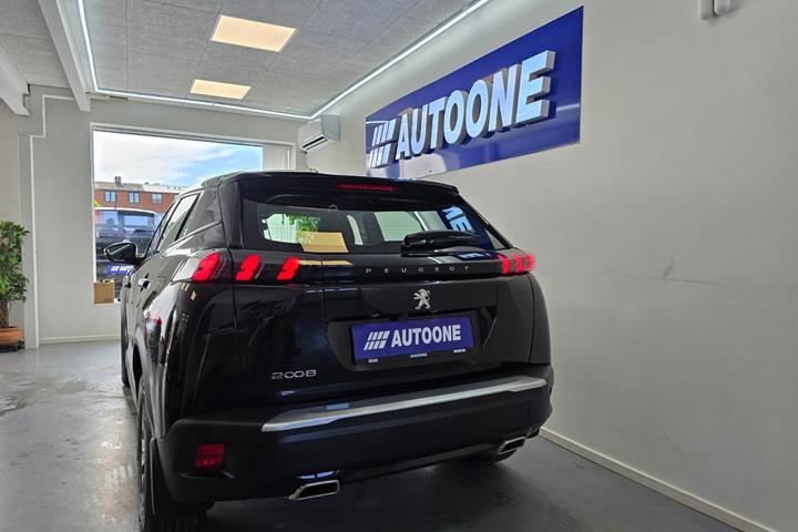 Sort Peugeot 2008 fra 2023