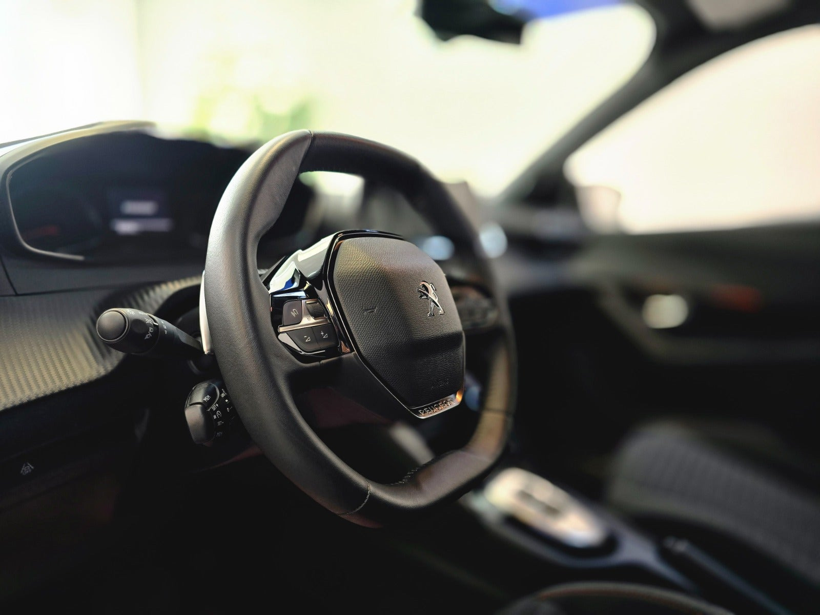 Sort Peugeot 2008 fra 2023