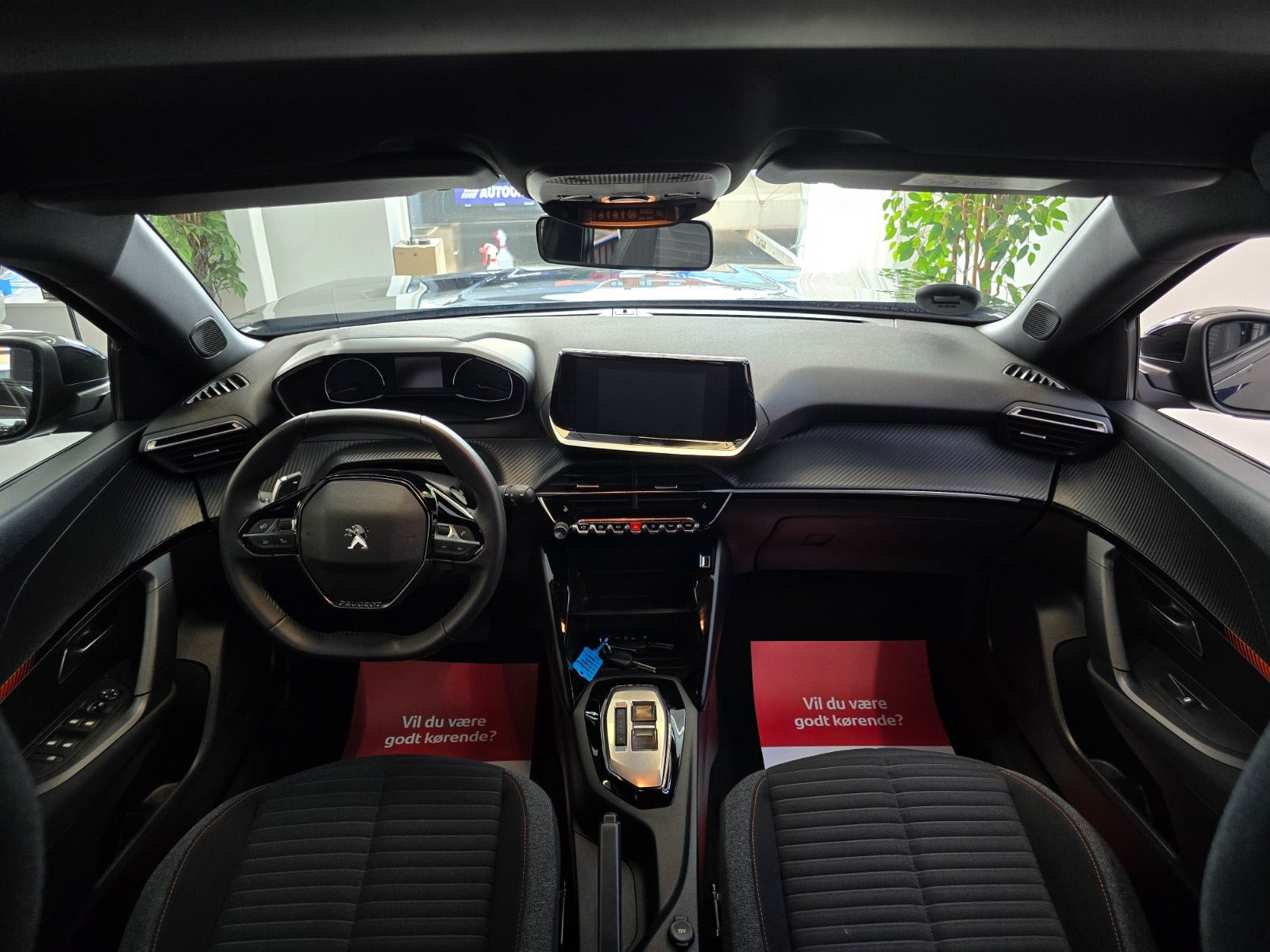 Sort Peugeot 2008 fra 2023