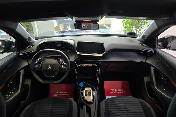 Sort Peugeot 2008 fra 2023