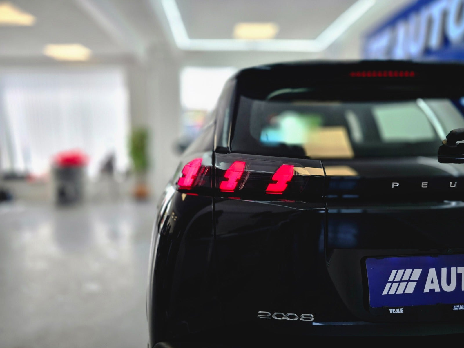Sort Peugeot 2008 fra 2023