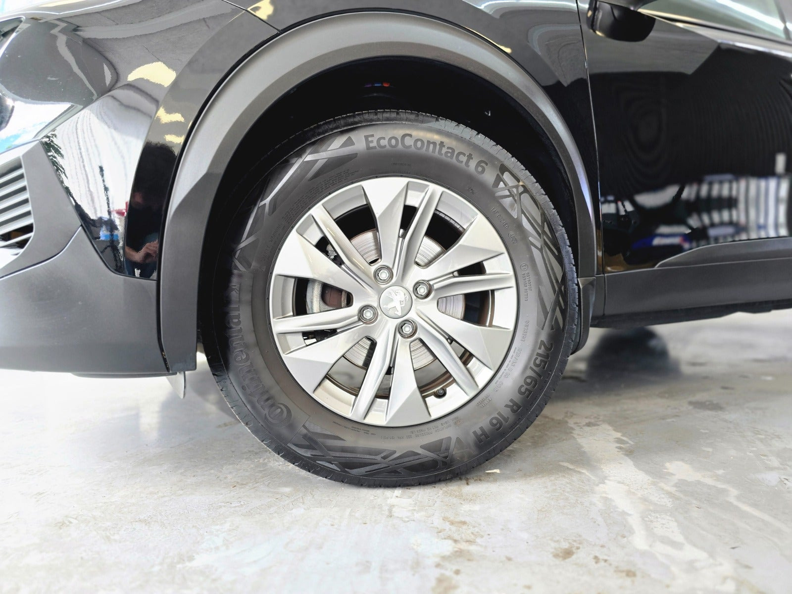 Sort Peugeot 2008 fra 2023