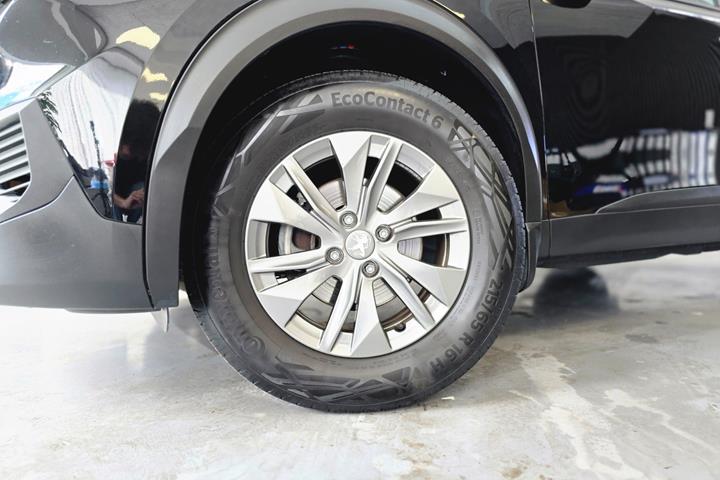 Sort Peugeot 2008 fra 2023