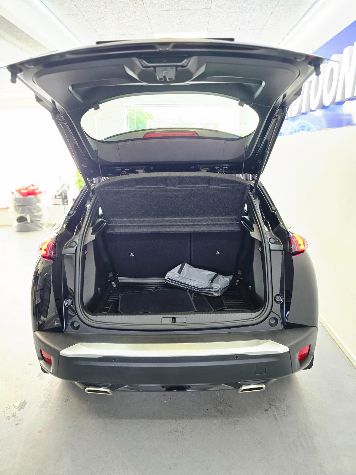 Sort Peugeot 2008 fra 2023