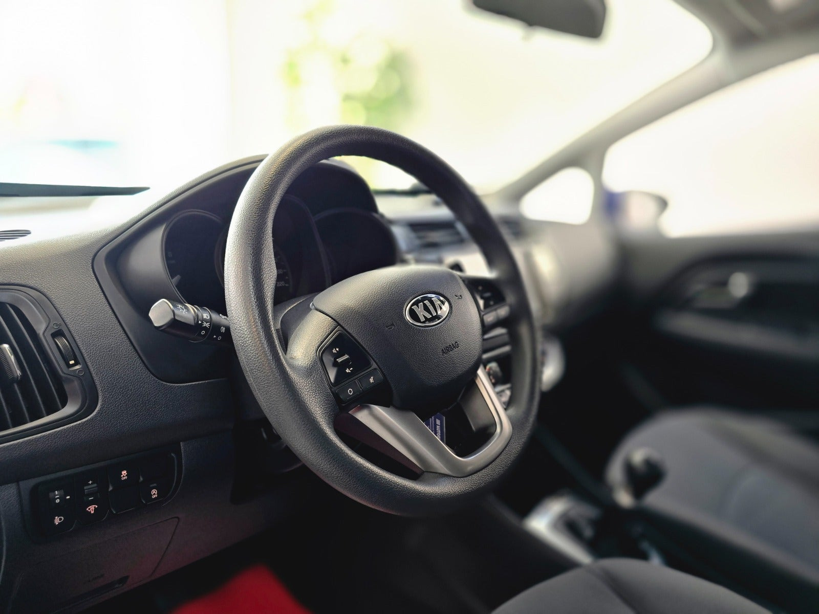 Blå Kia Rio fra 2013