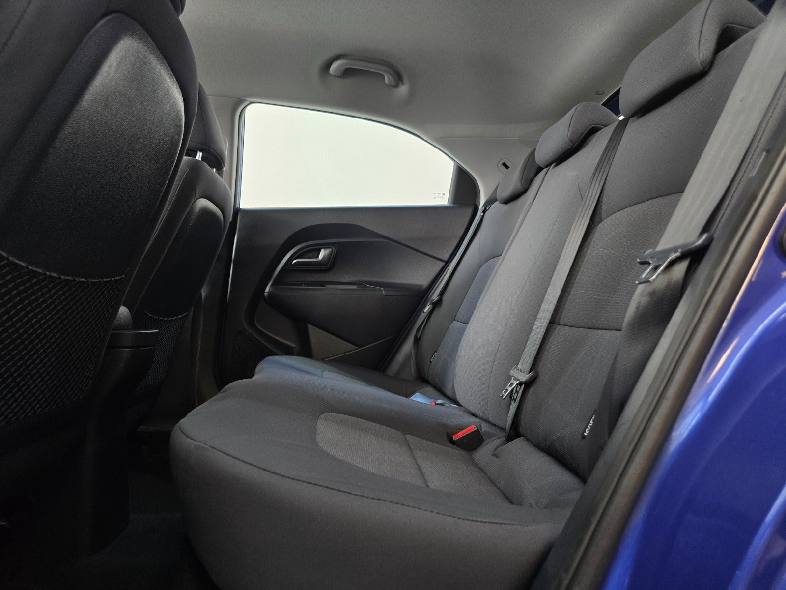 Blå Kia Rio fra 2013