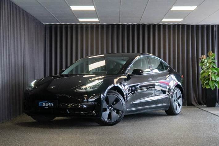 Sort Tesla Model 3 fra 2023