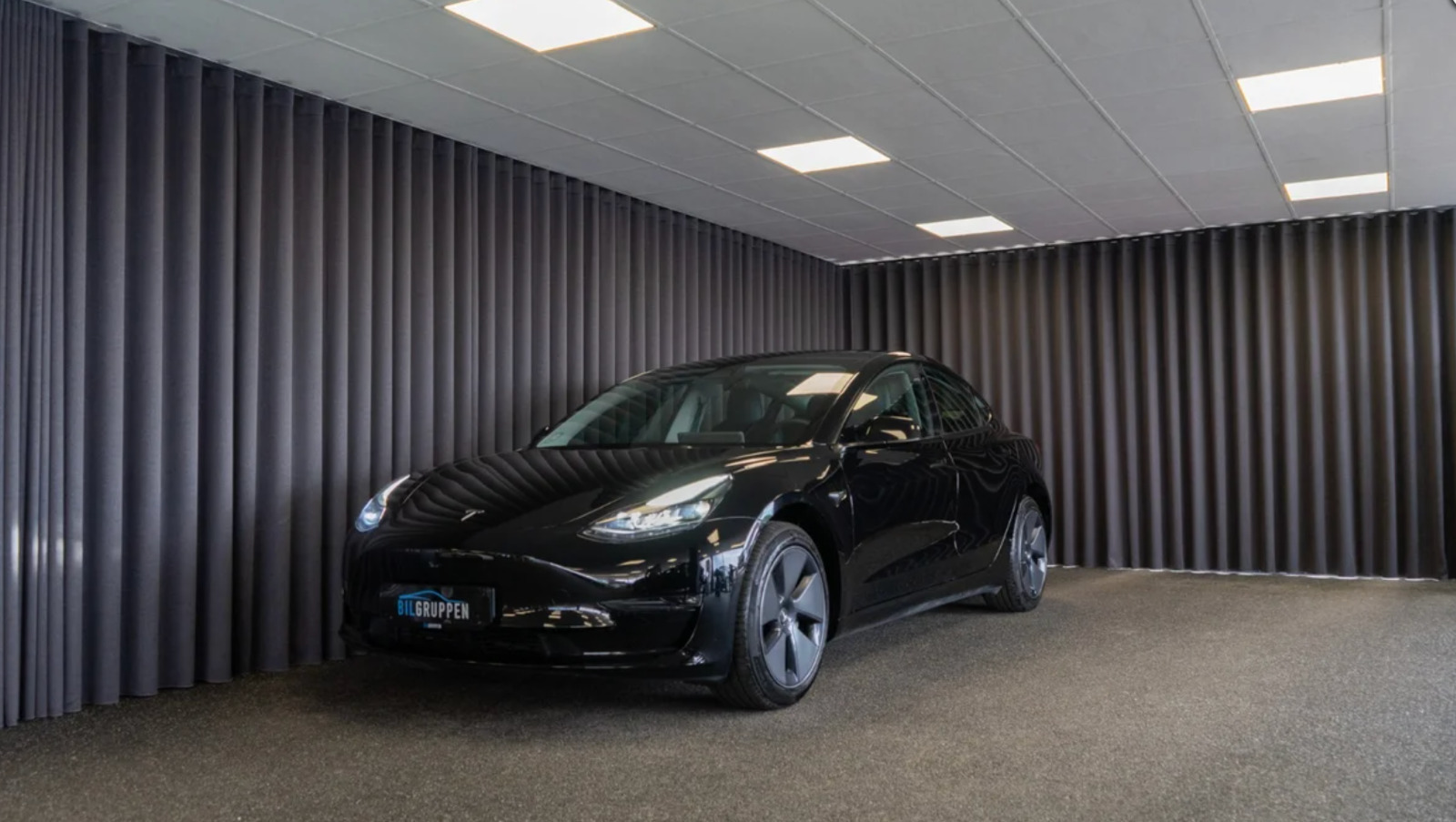 Sort Tesla Model 3 fra 2023