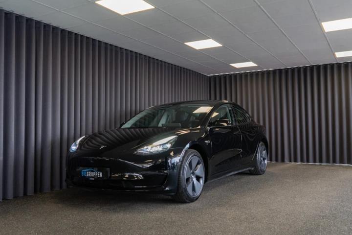 Sort Tesla Model 3 fra 2023