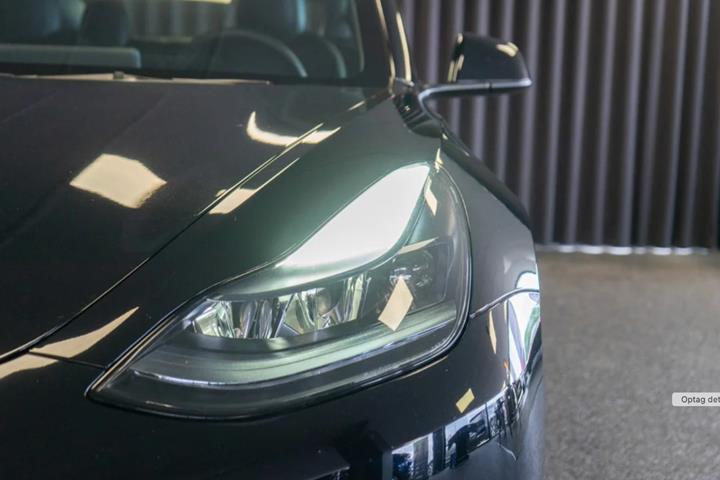 Sort Tesla Model 3 fra 2023