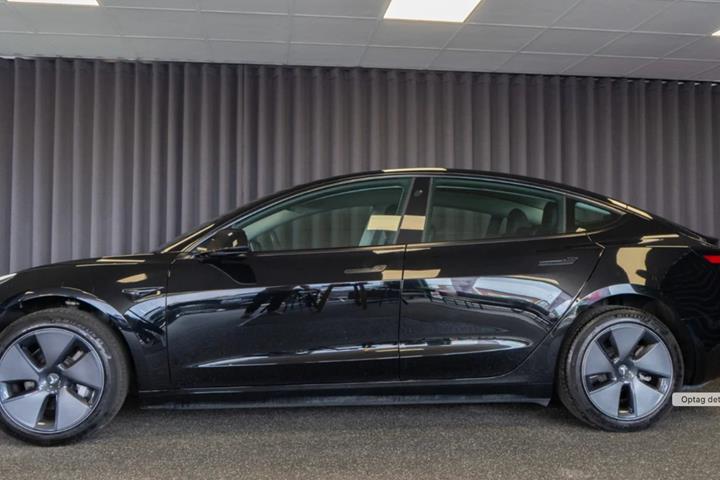 Sort Tesla Model 3 fra 2023