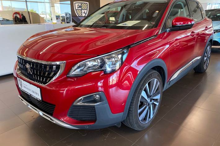 Rød Peugeot 3008 fra 2018