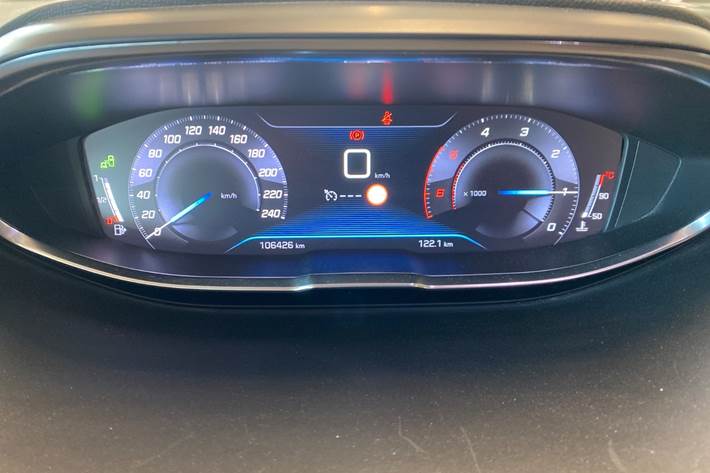 Rød Peugeot 3008 fra 2018