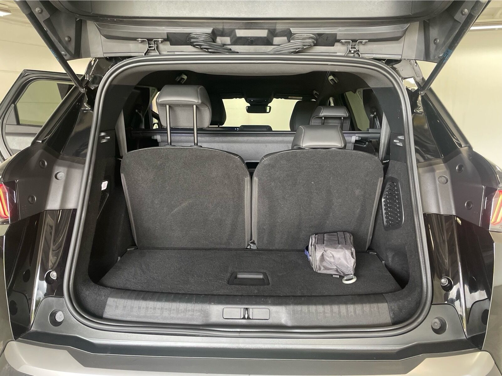 Sort Peugeot e-5008 fra 2025