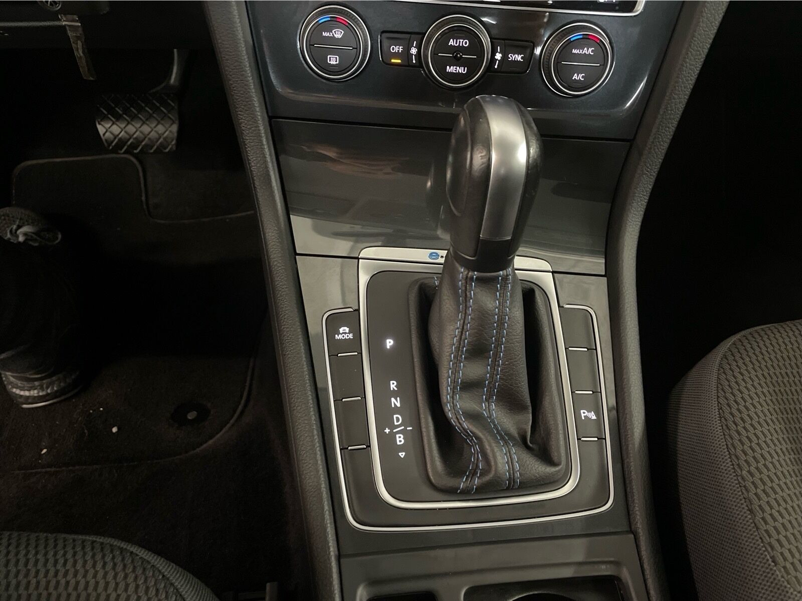 Hvid VW e-Golf VII fra 2020