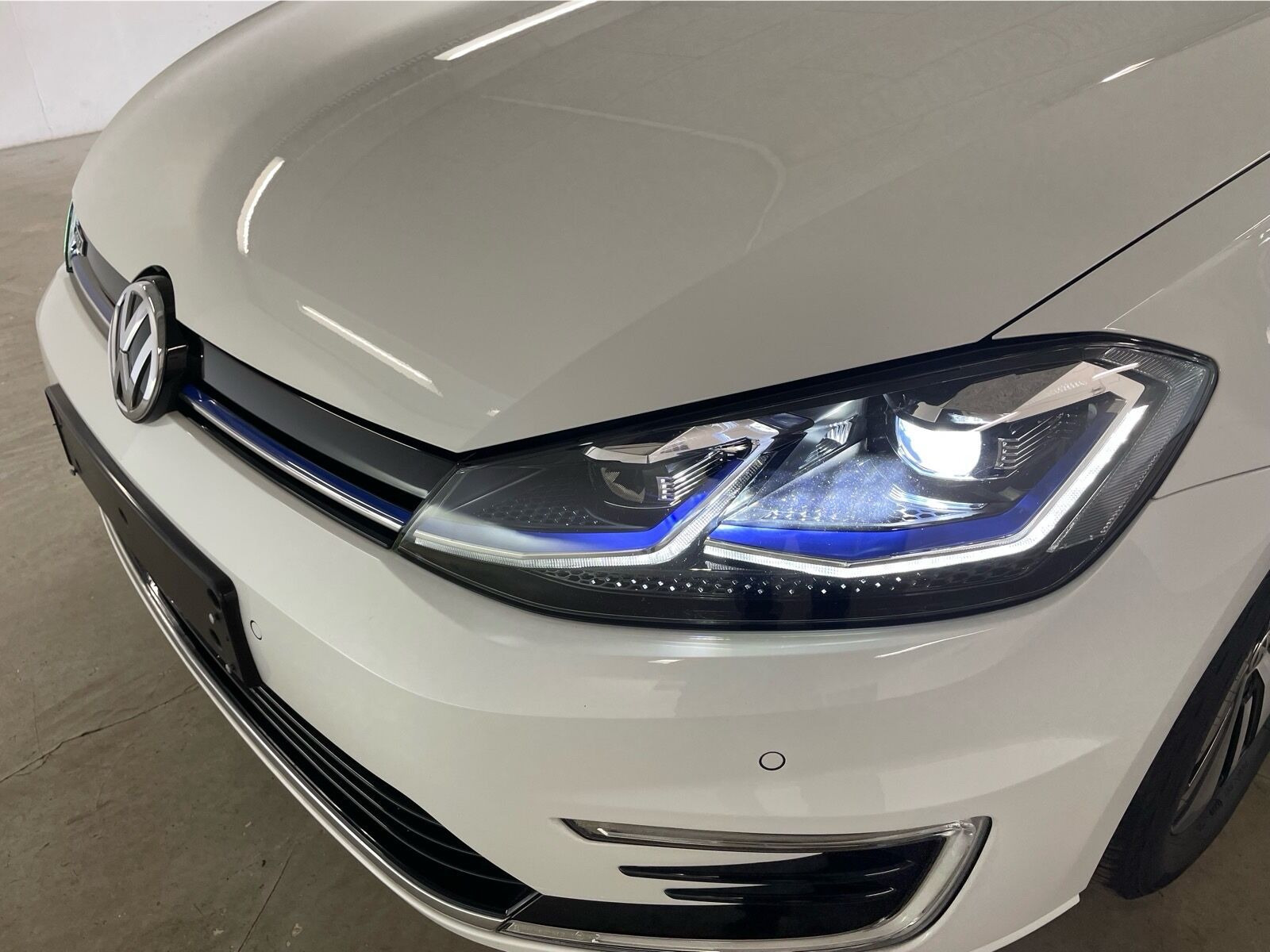 Hvid VW e-Golf VII fra 2020
